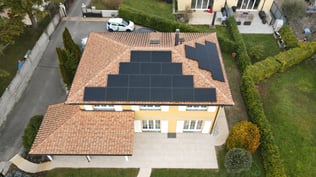 Panneaux solaires sur villa - réalisation VOé